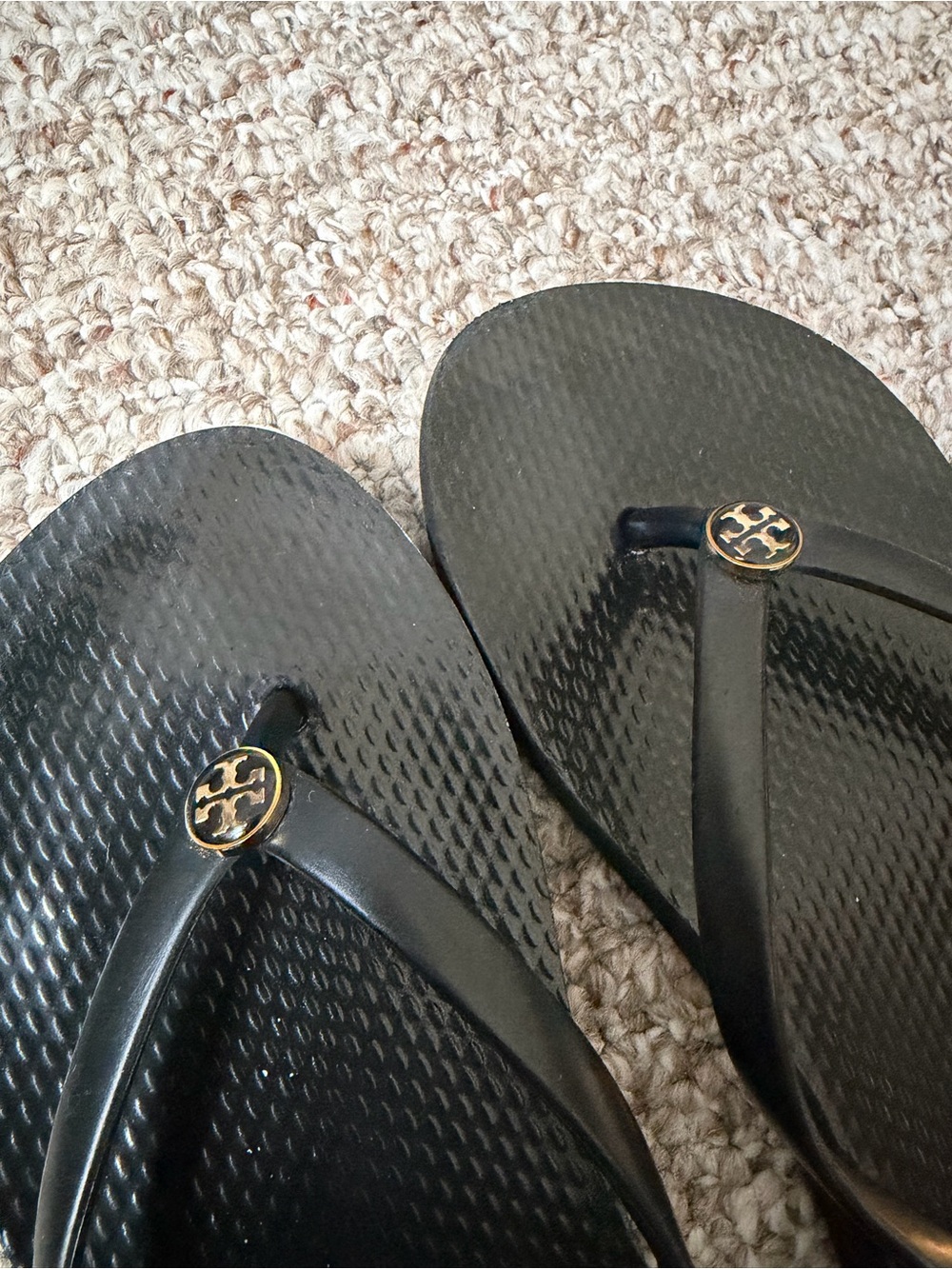 Tory Burch Women’s Black Flip Sandals with Gold Logo size 9 - Picture 6 of 6